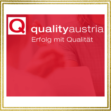 Logo von ‚Quality Austria‘: weißer Schriftzug auf rotem Hintergrund.