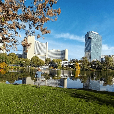 Blick auf die Uno City Wien.