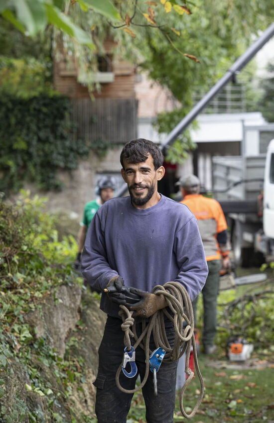 Adullah Al Jabr posiert mit Werkzeug.