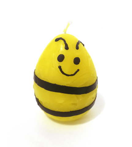 Kerze, die wie eine Biene ausschaut.