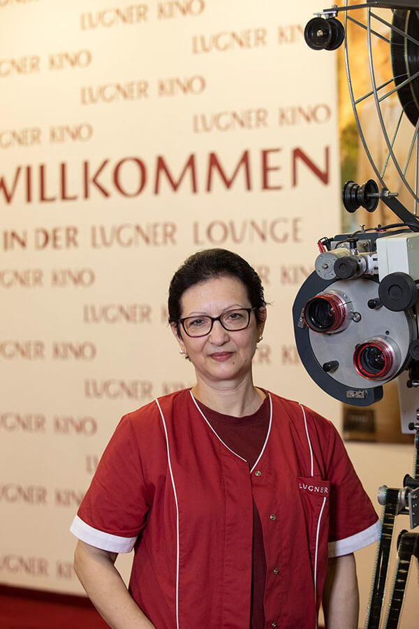 Vasilica Paun in der Lugner City.