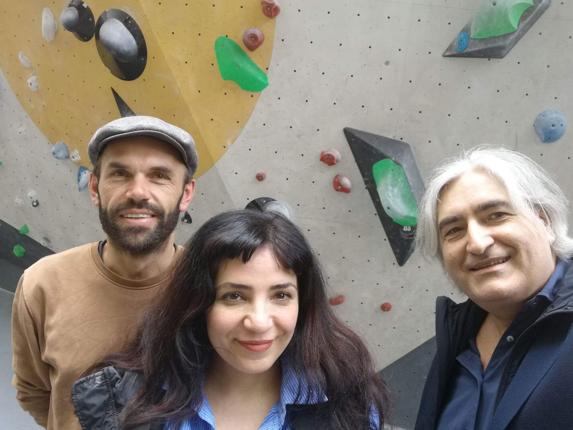 Peter Emberger, Zuhal Yaylali und Thomas Rihl in der Boulderbar beim Hauptbahnhof